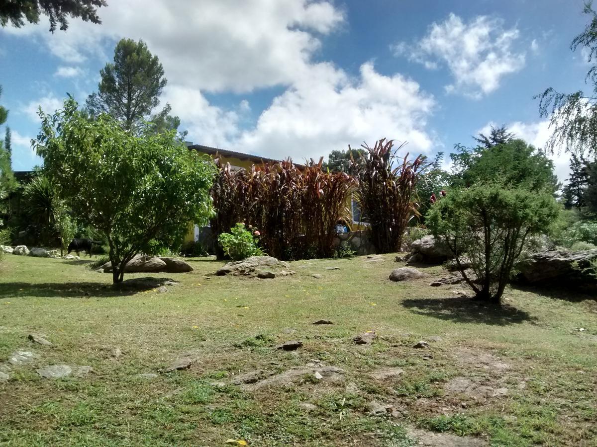 Las Acacias Refugio De Descanso La Falda Bagian luar foto