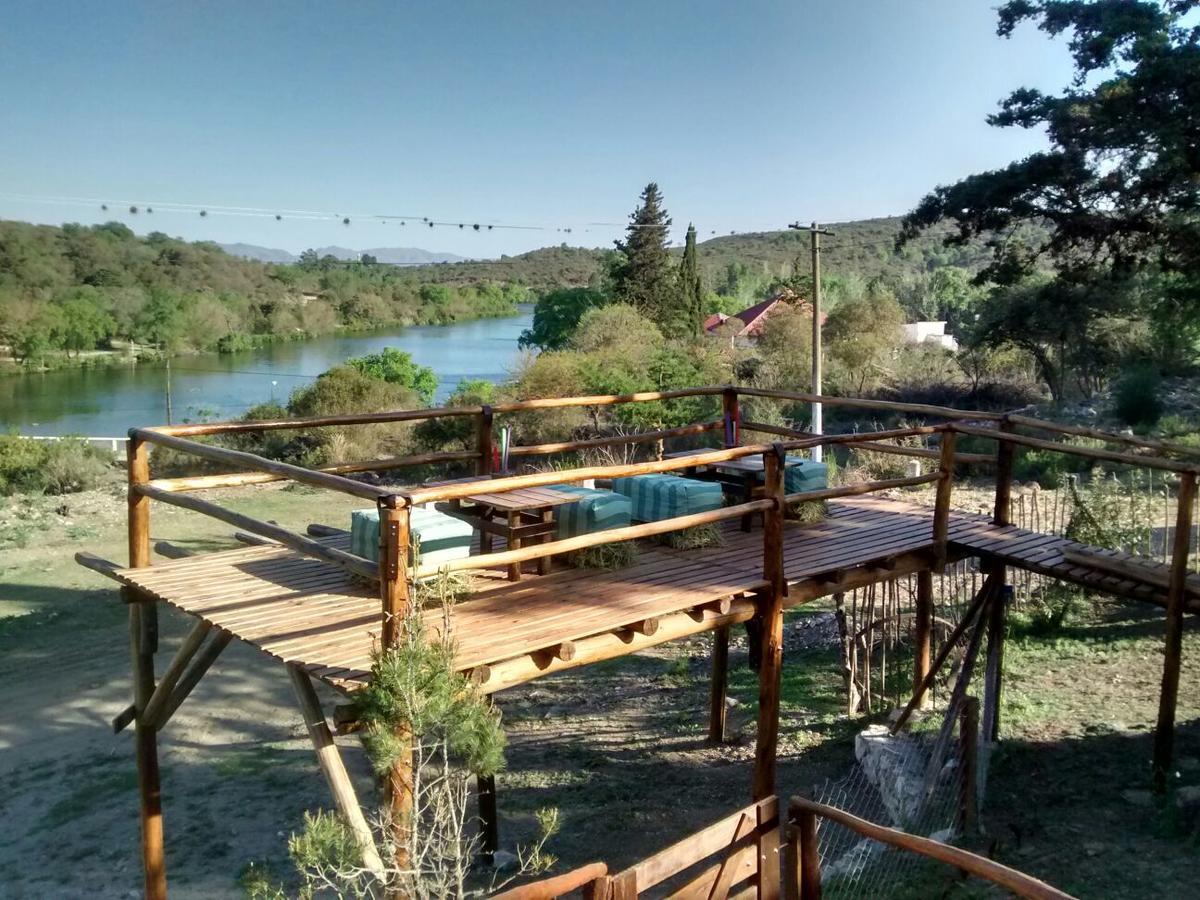 Las Acacias Refugio De Descanso La Falda Bagian luar foto