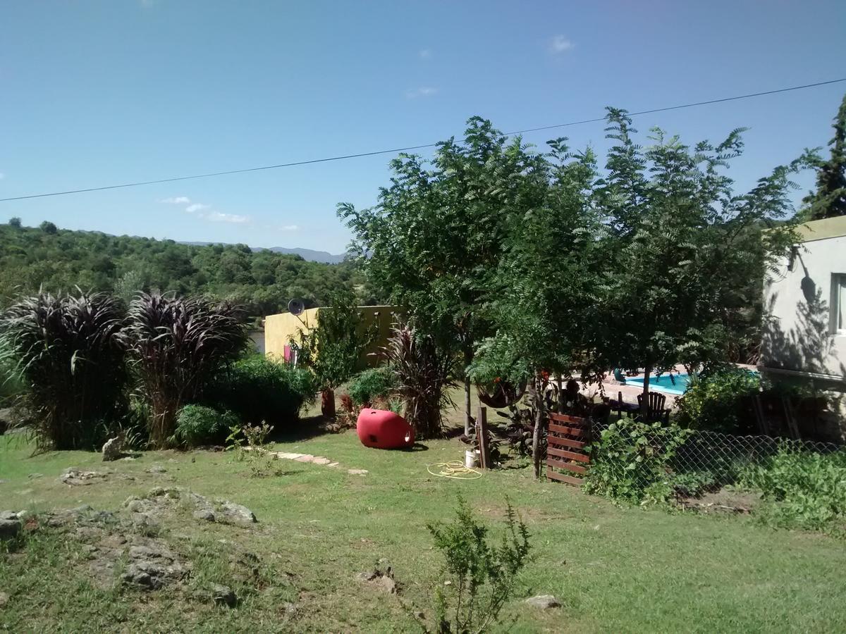Las Acacias Refugio De Descanso La Falda Bagian luar foto