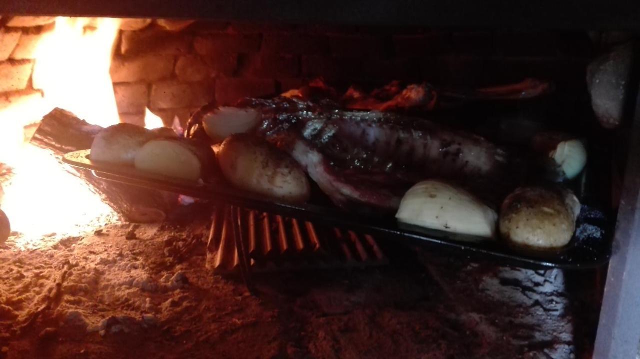 Las Acacias Refugio De Descanso La Falda Bagian luar foto