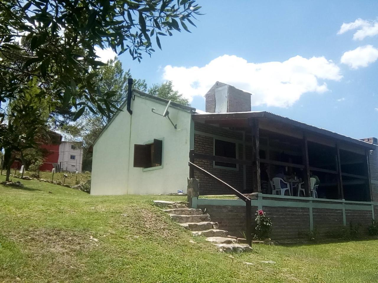 Las Acacias Refugio De Descanso La Falda Bagian luar foto